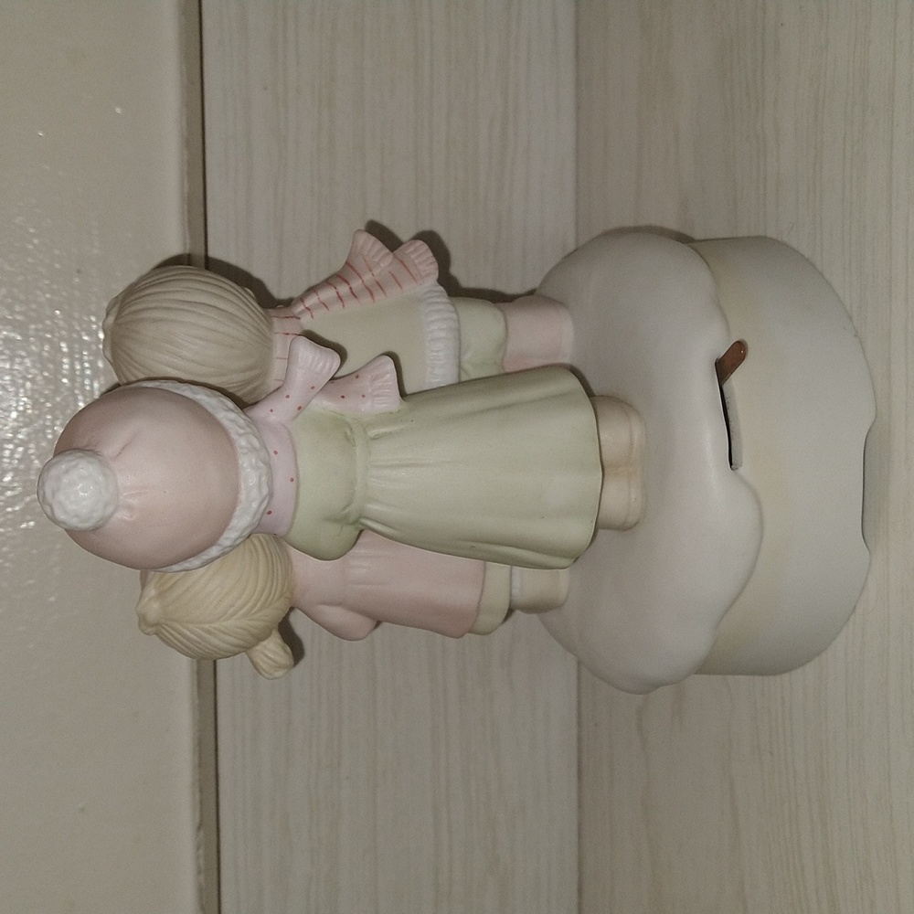 Vintage 1982 Lefton Holiday Christmas Caroler Children Music Box - Picture 3 of 4